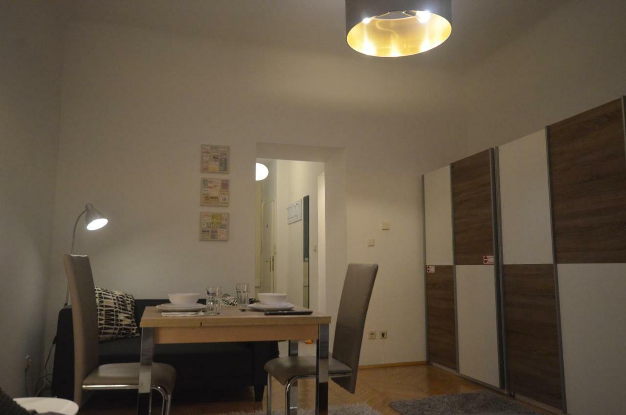 Charmante Altbauapartments Apostelgasse Wina Bagian luar foto